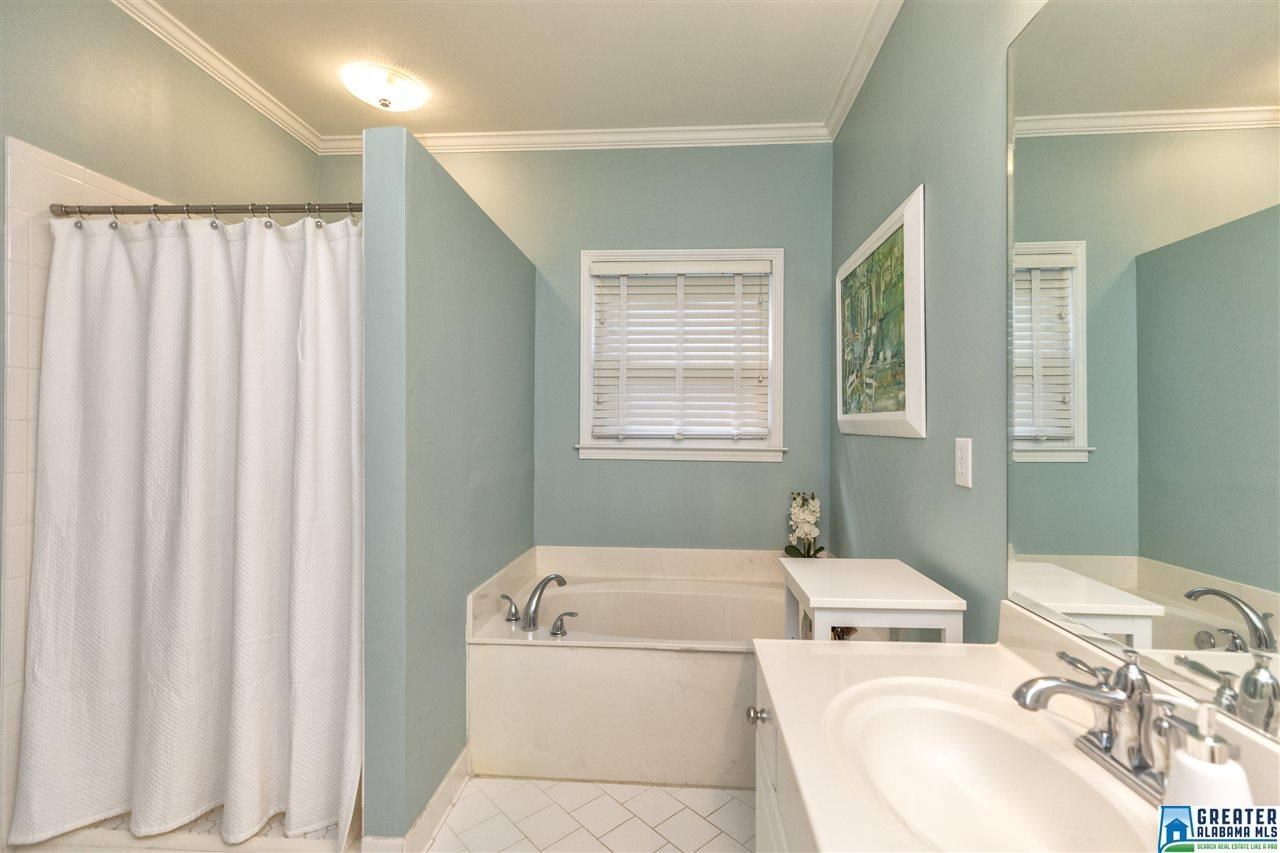 807 Greystone Highlands Master Bathroom Tub Shower For Rent