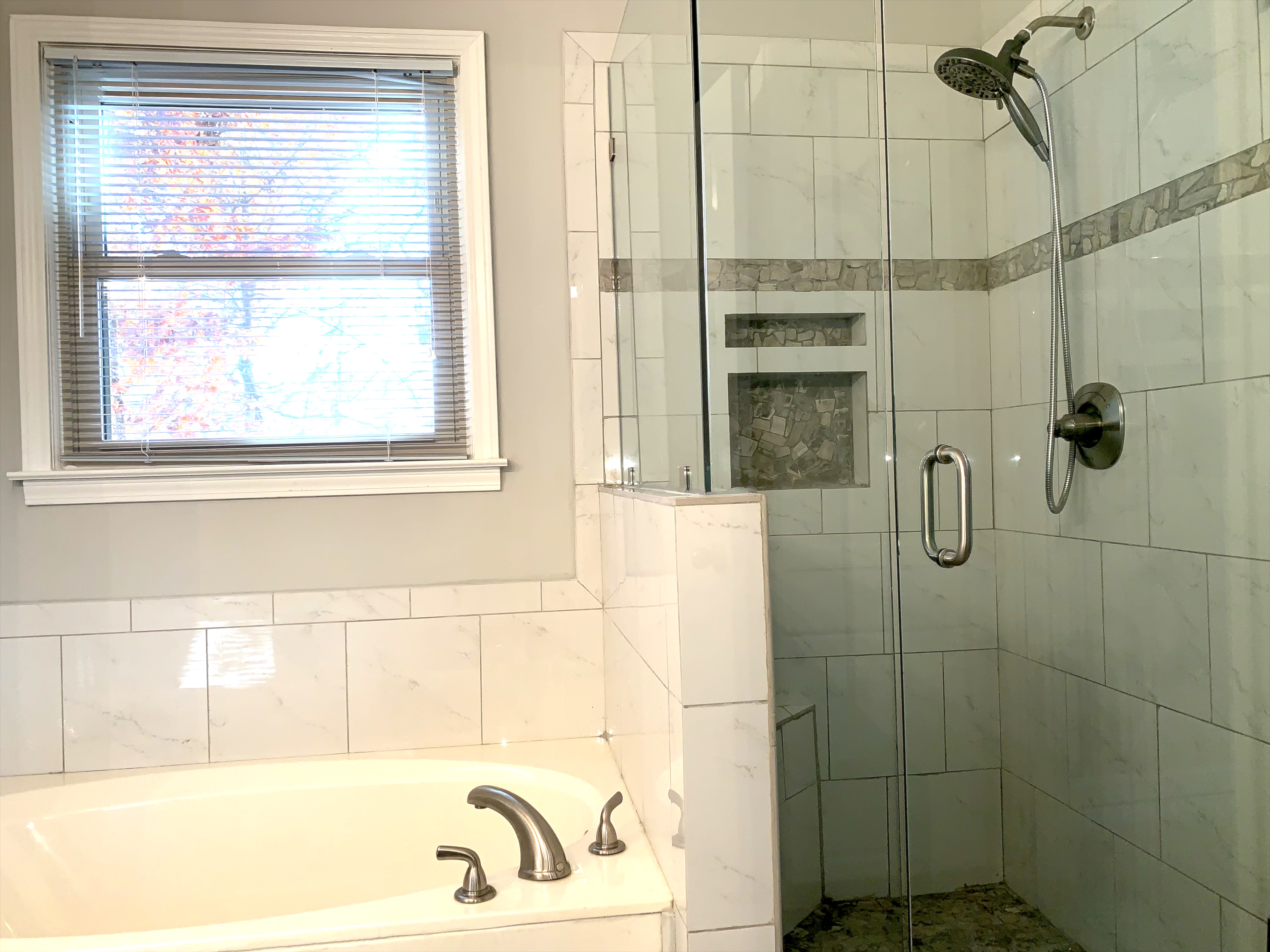 845 Greystone Highlands Dr Master Bath Tub Shower For Rent