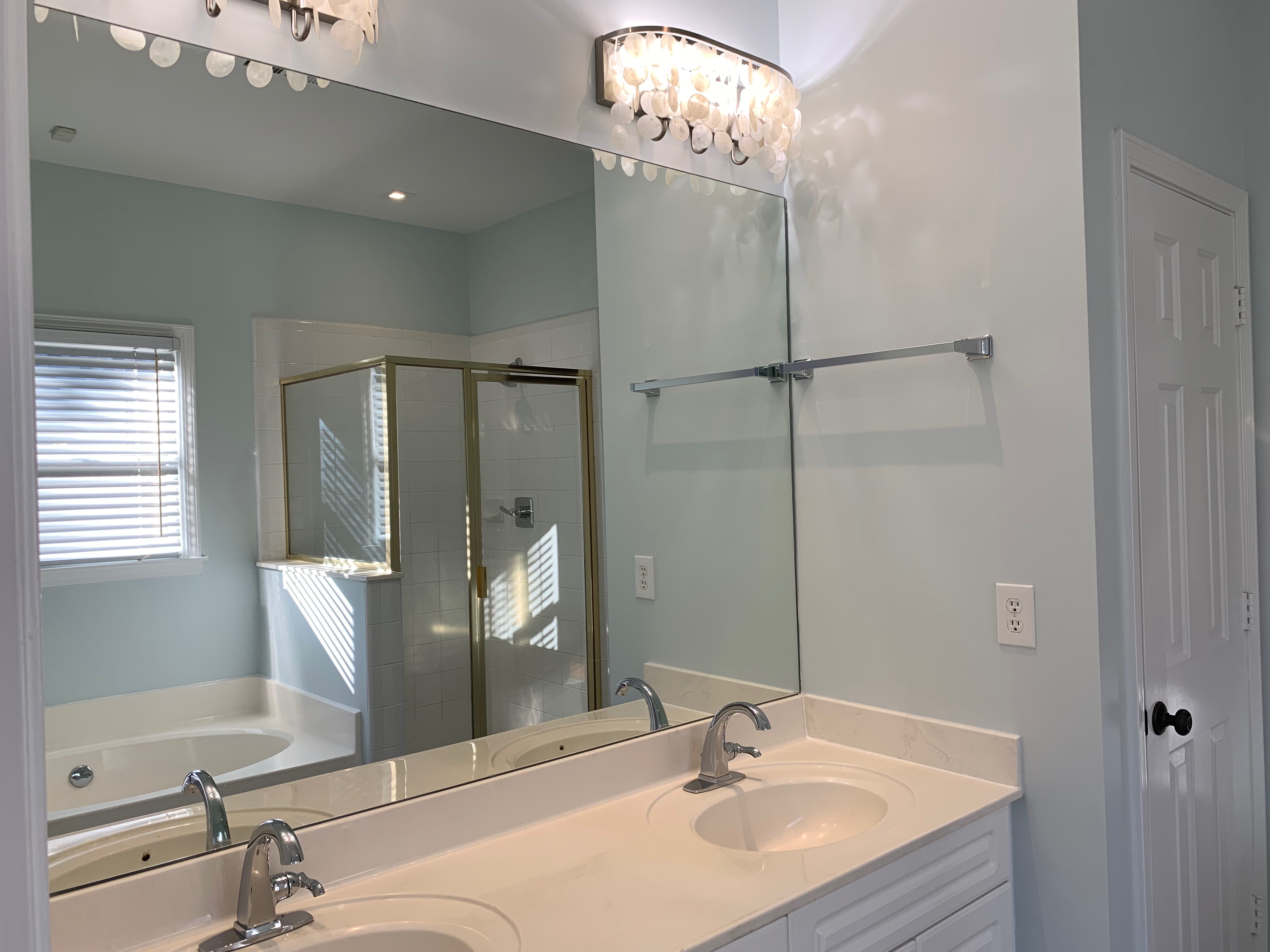 6547 Mill Creek Cir For Rent Master Bathroom